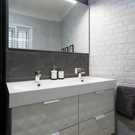 Appartement La Laguna Tresure: Exclusiveness & Prime Location